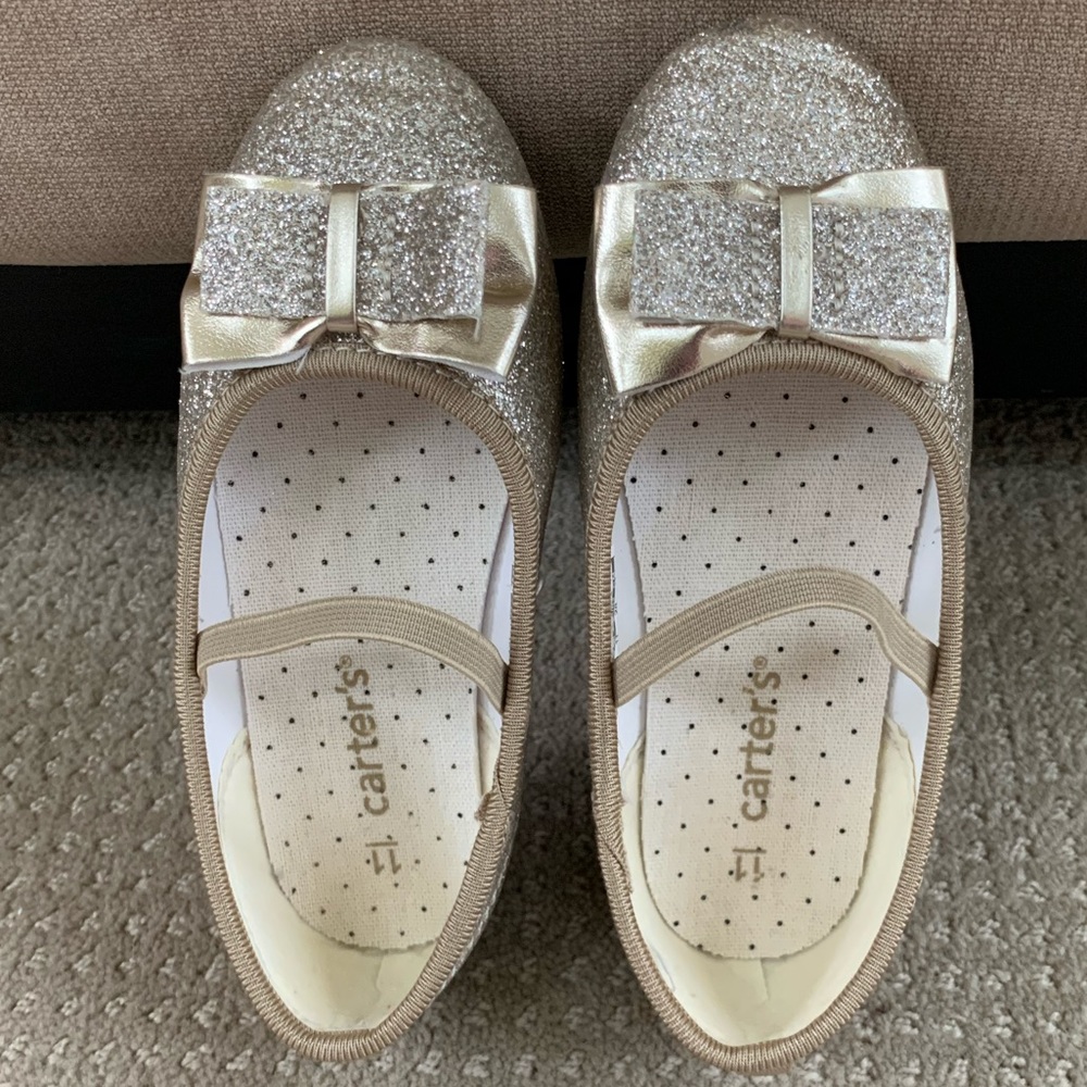 Toddler Girls Carter’s big bow shoes